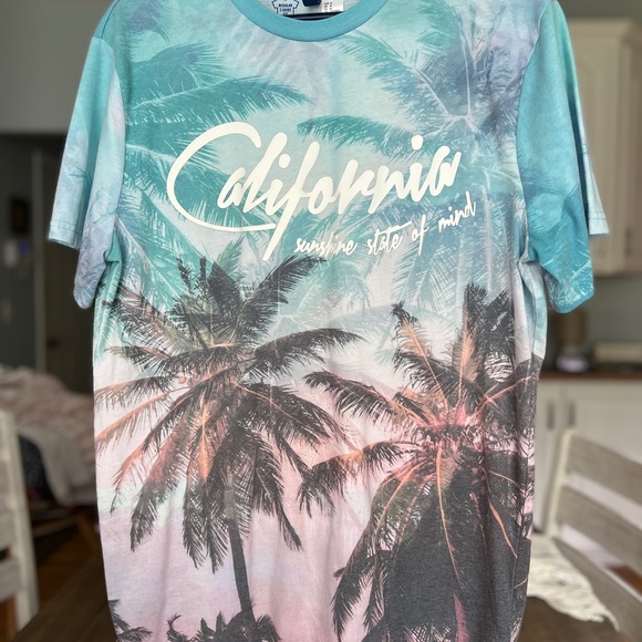 H&M California Regular Fit T-shirt - Picture 1 of 5